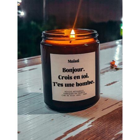 Bougie parfumée à message "Bonjour. Crois en toi. T'es une bombe." Muisti en pot apothicaire ambré