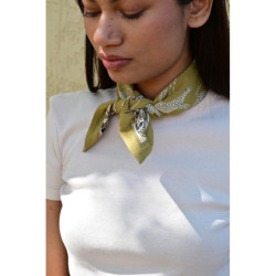 Byzantine petit foulard FAUVE Noix vue alternative block print